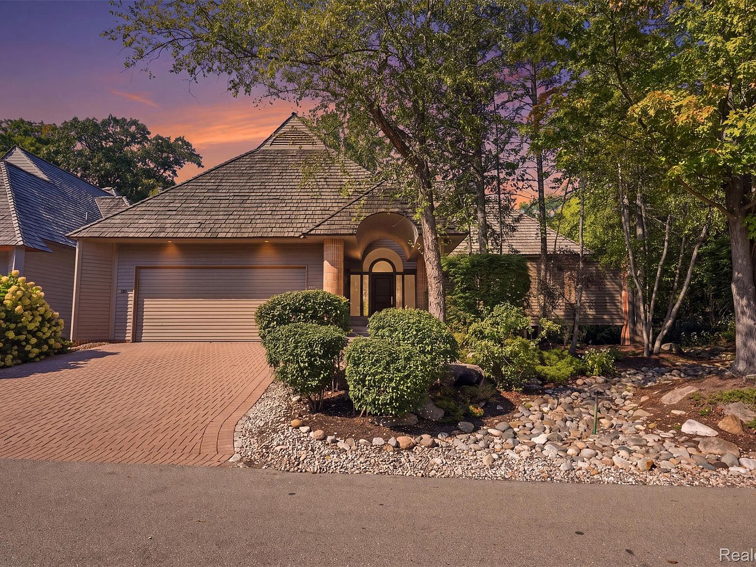 20 Scenic Oaks Dr, Bloomfield Hills, MI 48304
