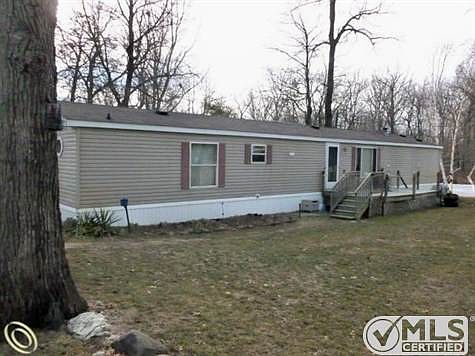 5747 Pine Front View1.jpg