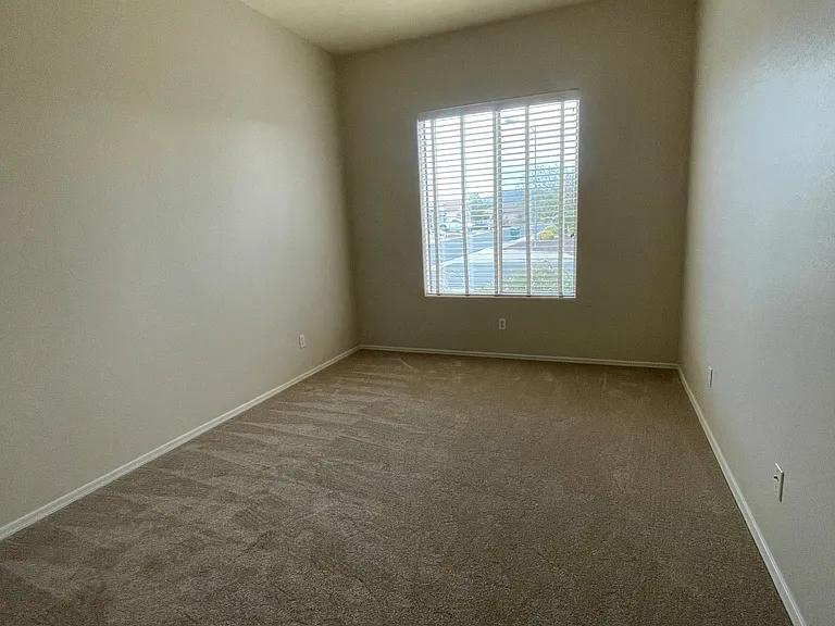 5649 N Bentley Ct — Photo 17