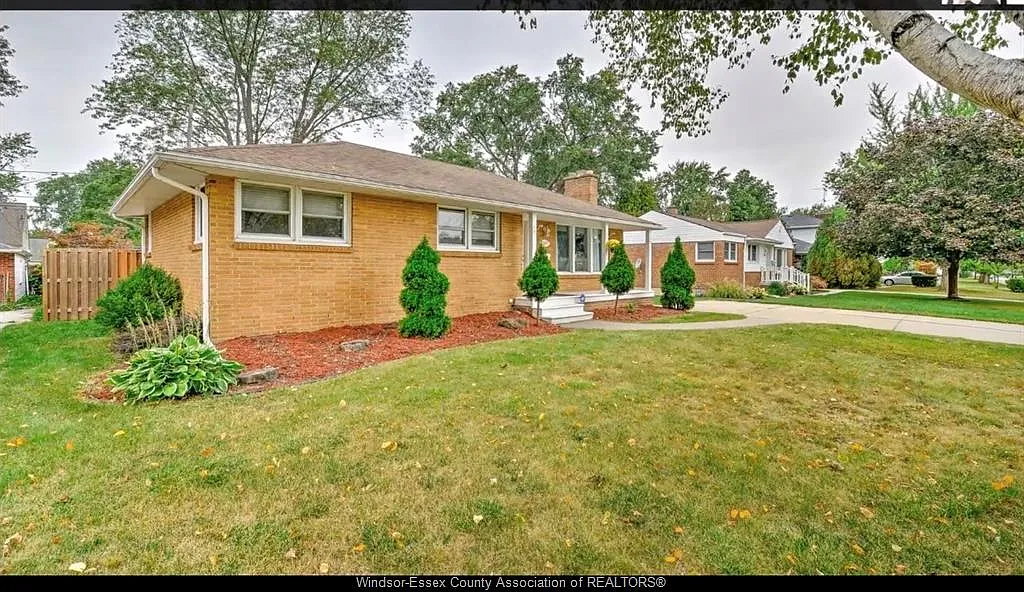 6 bed, $3,199 — Photo 1