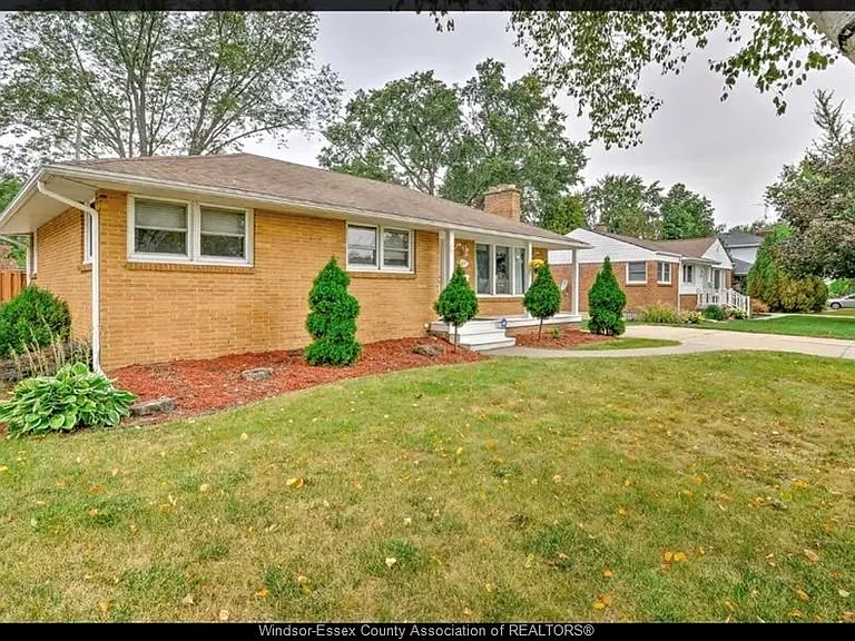 3087 Avondale Ave — Photo 1