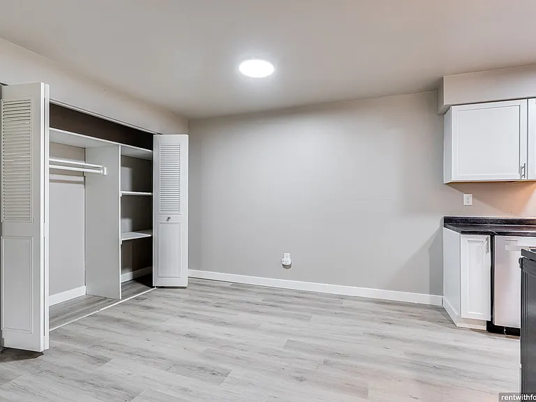 Maple Crest Apartments (Calumet Grove) — Photo 13