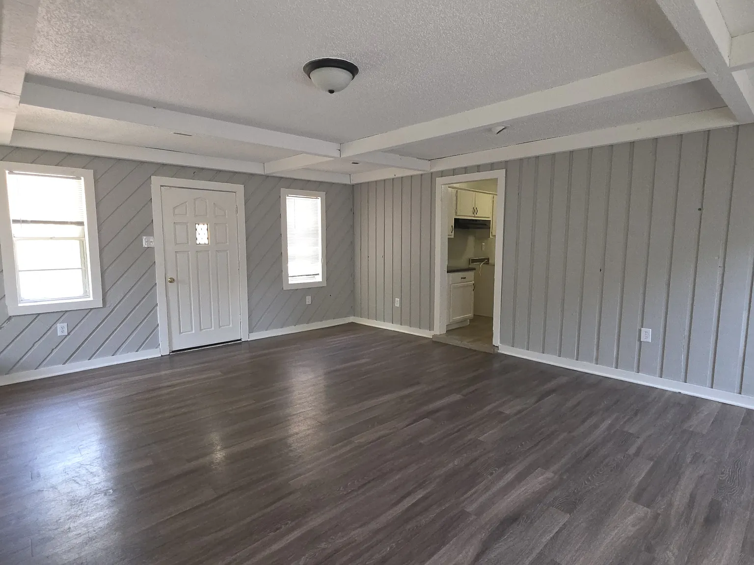 Beautiful 3-Bedroom 1-Bathroom Home — Photo 3