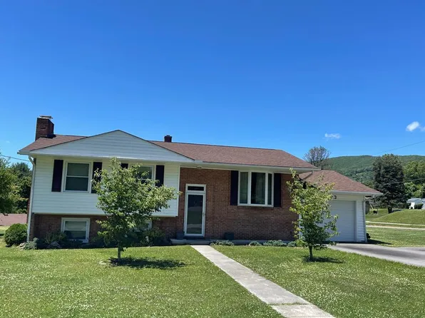 303 Hopkins St, Narrows, VA 24124