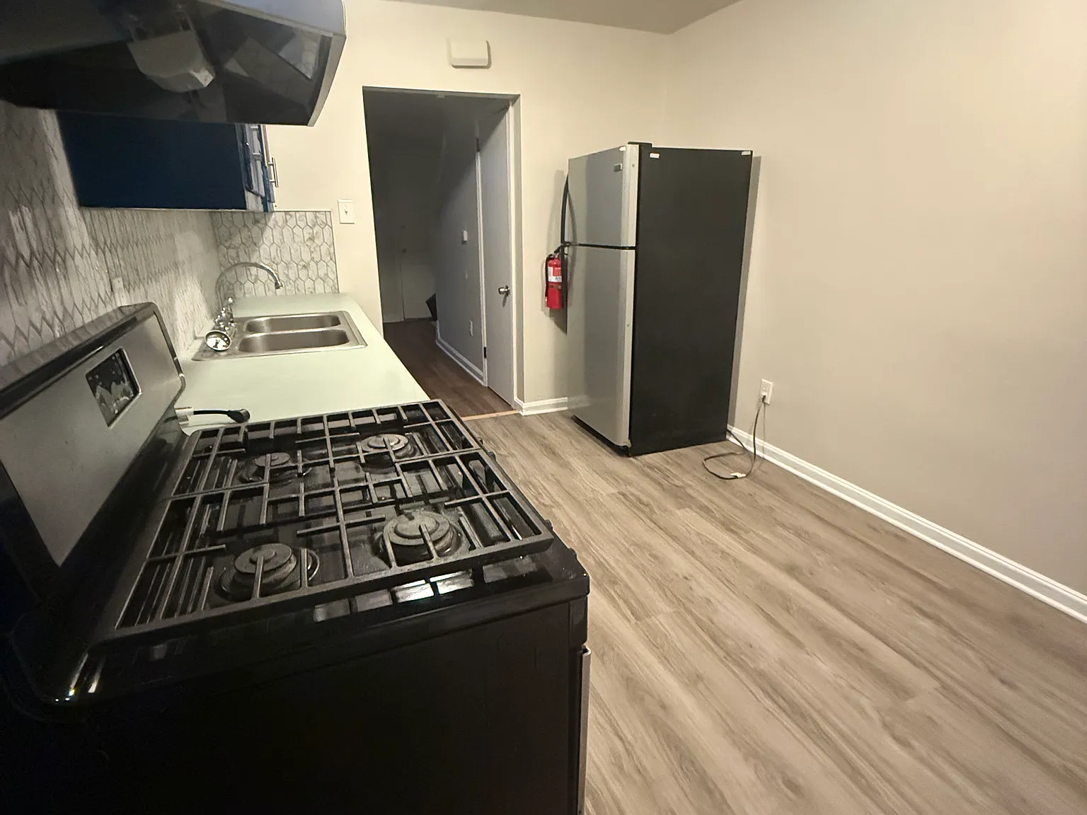 2 bed, 896 sqft, $2,100 — Photo 2
