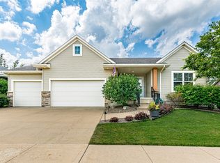 3509 Fitzroy Rd, Hiawatha, IA 52233