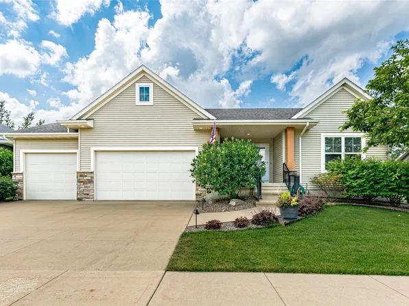 3509 Fitzroy Rd, Hiawatha, IA 52233