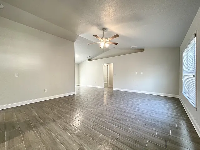415 Petteway Dr — Photo 11