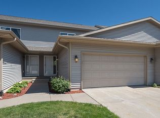 19 Woodstone Ln SW, Cedar Rapids, IA 52404