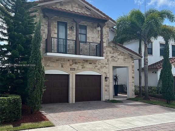 2nd image of 10494 NW 70th Ln