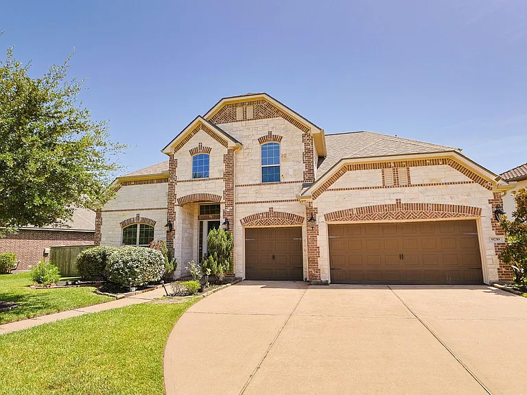 9739 Reston River Ln — Photo 2