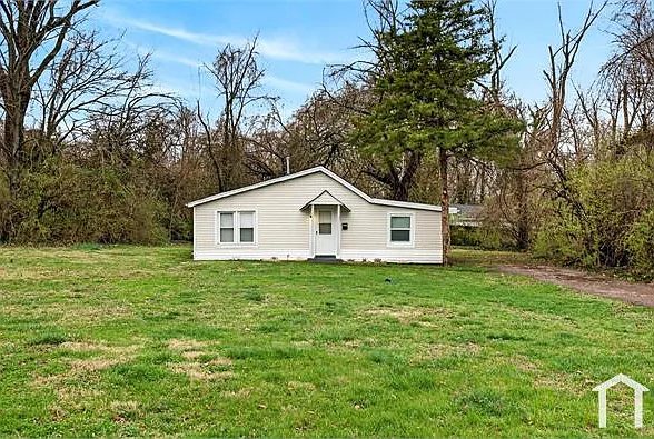 3 bed, $1,345 — Photo 2