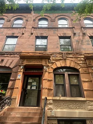 Rented by Perry Associates NYC Inc | media 20