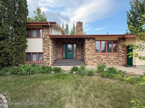 1436 12th St W, Dickinson, ND 58601