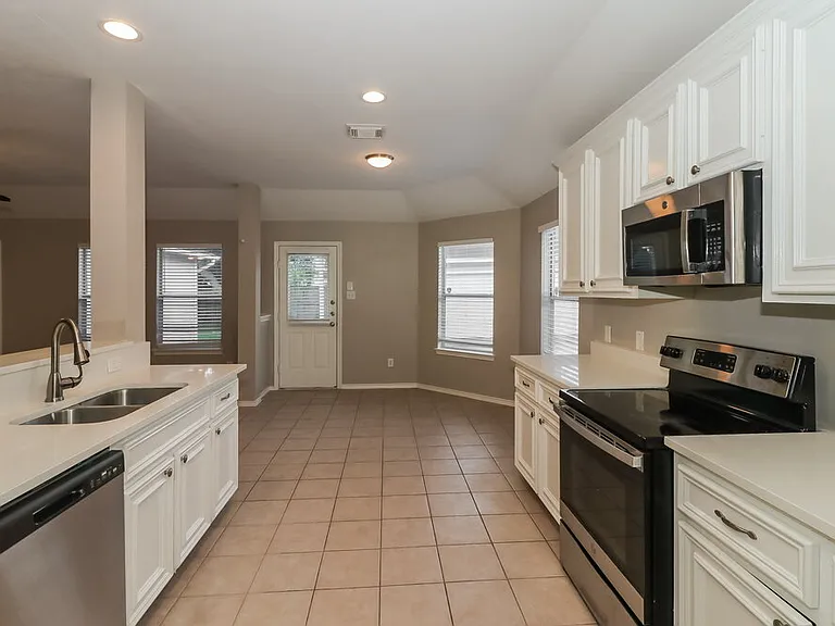 1427 Waterside Village Dr — Photo 7