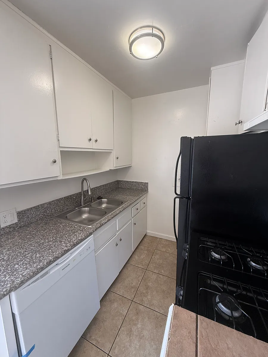 Building Photo - 12730 Pacific Ave #18