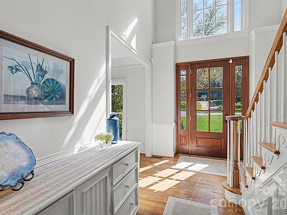 3rd image of 8710 Oakthorpe Dr