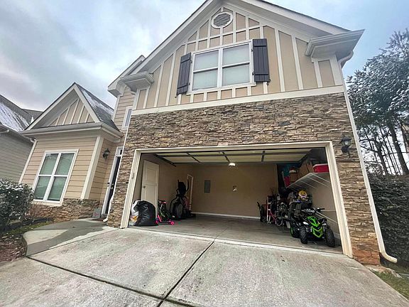 2nd image of 259 Tulip Ln