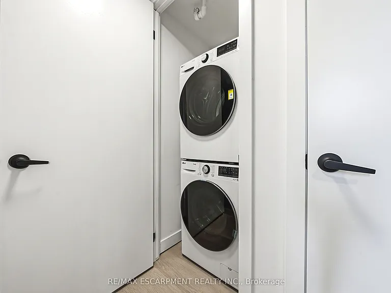 325 James St S #105 — Photo 9