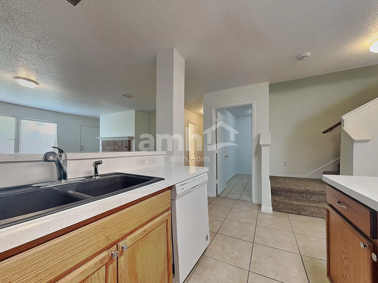 4 bed, 2.5 bath, 2678 sqft, $2,495 — Photo 4