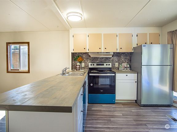 4th image of 159 136 Street S #5A