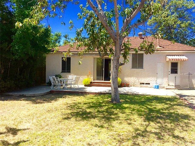2nd image of 10562 Encino Ave