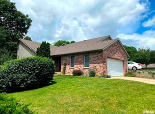 2547 Chapel Hill Rd, Springfield, IL 62702