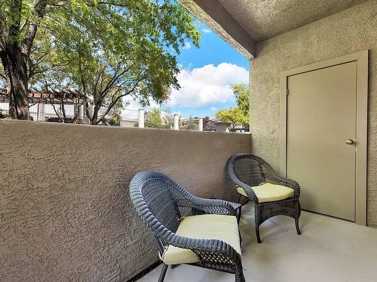 Patio/ Balcony