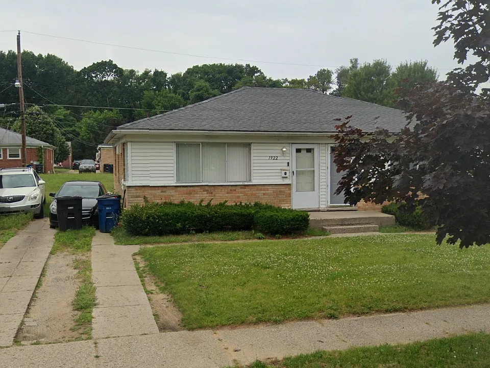 1922 Ackley Ave