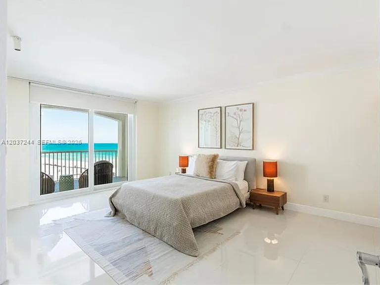 5401 Collins Ave #1013 — Photo 11