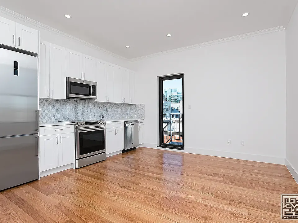 372 Saint Johns Pl #52