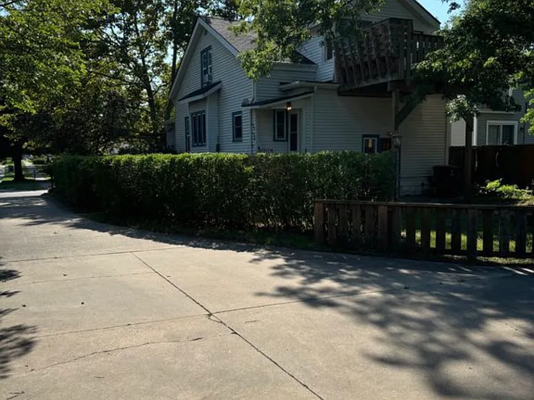 652 Washington Ave #1/2 — Photo 19