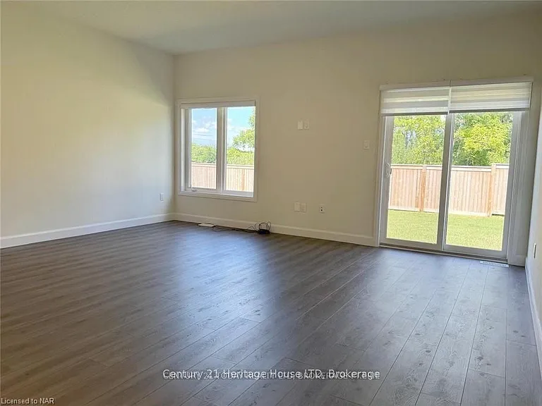 11 Beachwalk Cres — Photo 13