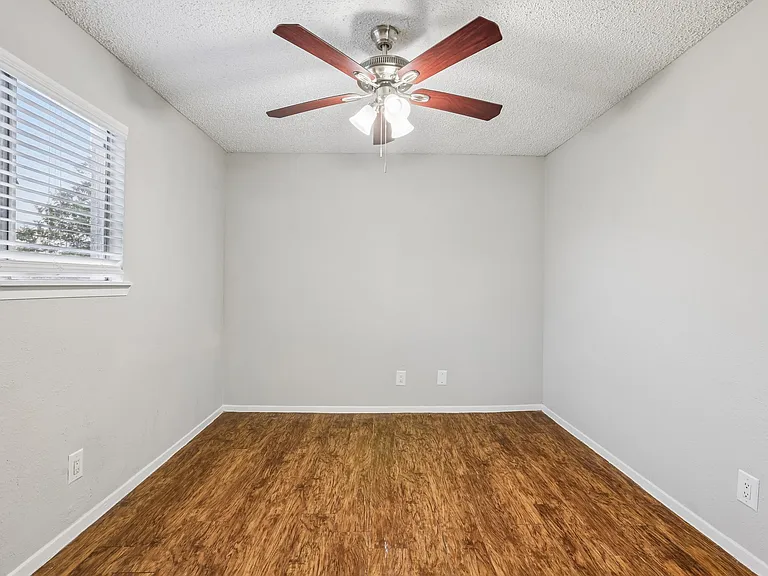 Lamar Place Apartments — Photo 72
