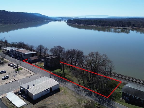 209 W River St, Ozark, AR 72949