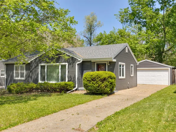 6411 School St, Windsor Heights, IA 50324