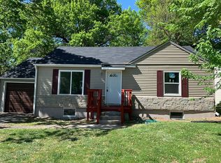 3004 W 75th St, Prairie Village, KS 66208