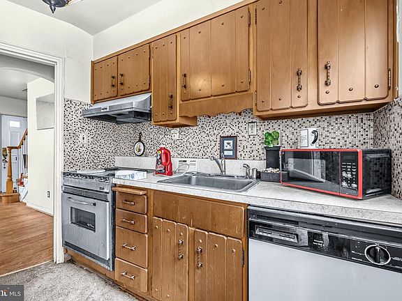 4th image of 702 Rittenhouse St