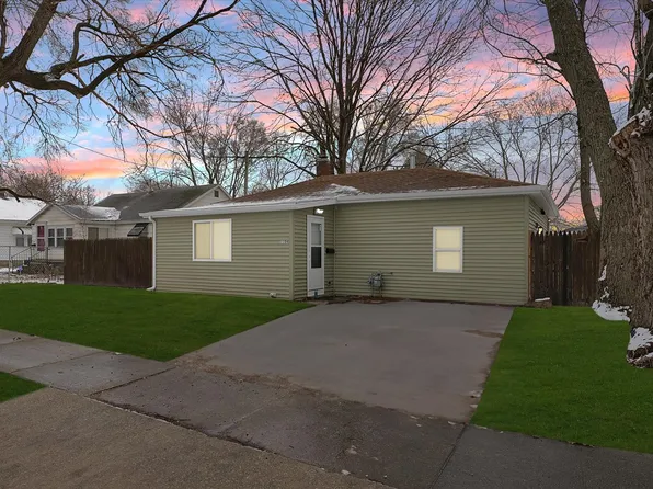 1104 N Walnut St, Champaign, IL 61820