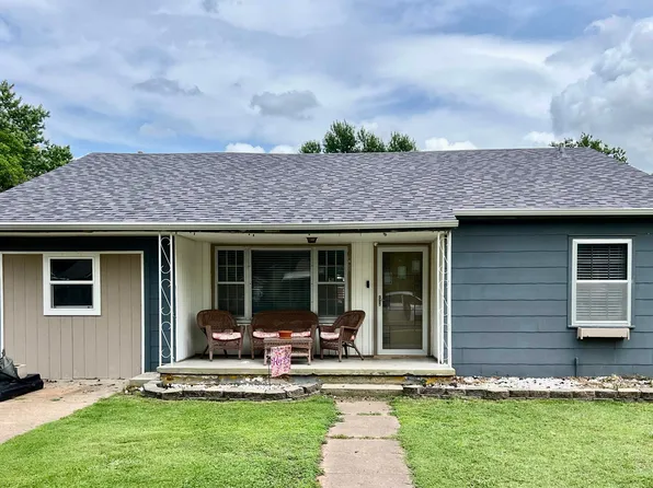 1208 N 2nd St, Arkansas City, KS 67005