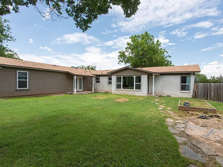 1803 Midwestern Pkwy — Photo 32