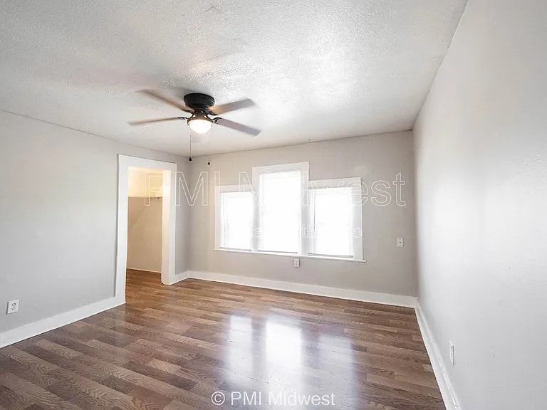445 W 29th St — Photo 12