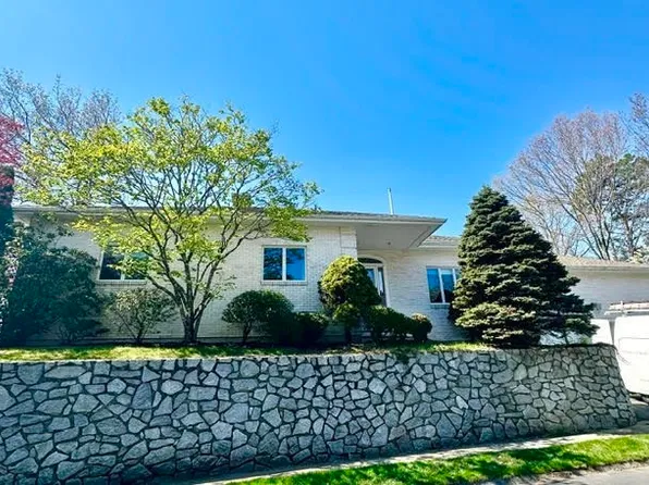 66 Nells Pond Rd, Lynn, MA 01904