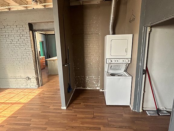4th image of 969-1600 National Ave