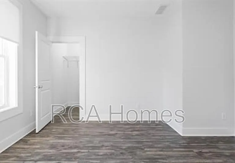 1112 Pleasant St #2 — Photo 11
