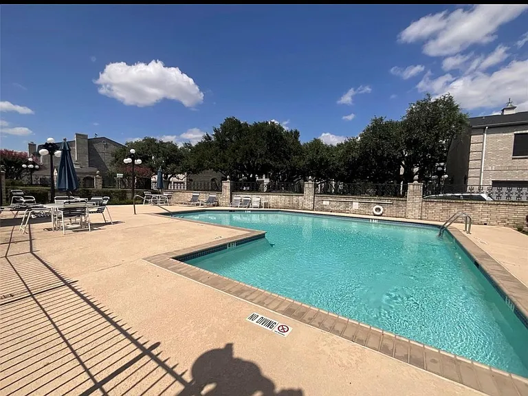 Regency Square Ct — Photo 14