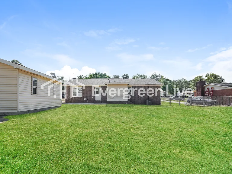 4209 Cap Chat St — Photo 15