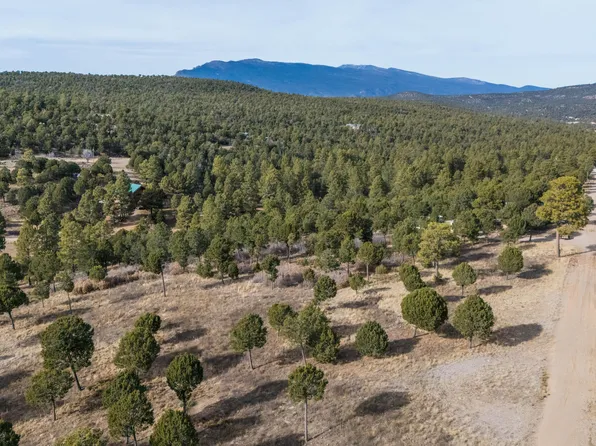 18 Fisher Rd, Tijeras, NM 87059