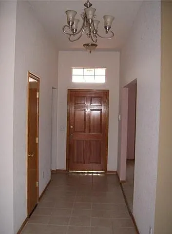 3 bed, 1862 sqft, $1,895 — Photo 2