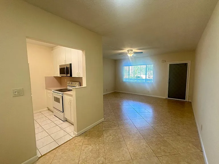 2170 NE 51st Ct #B25 — Photo 5